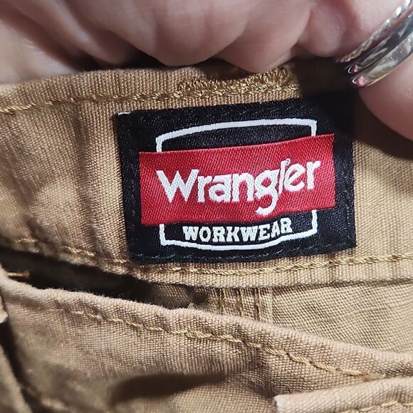 LIKE NEW Wrangler Workwear Rip Stop Cargo Pants - Picture 3 of 8